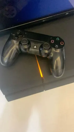 Ps4 500GB+ 3 controles,  2 jogos físico e outros digital 