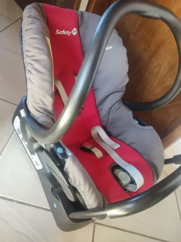 Vendo bebê  conforto 