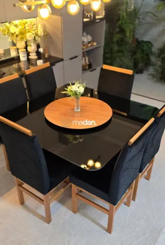 Mesa retangular com 6 cadeiras,pronta entrega ?