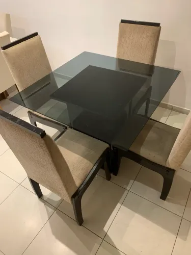 Mesa com 4 cadeiras