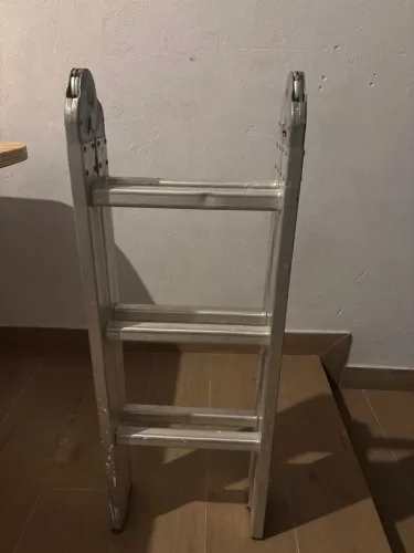 Escada retrátil