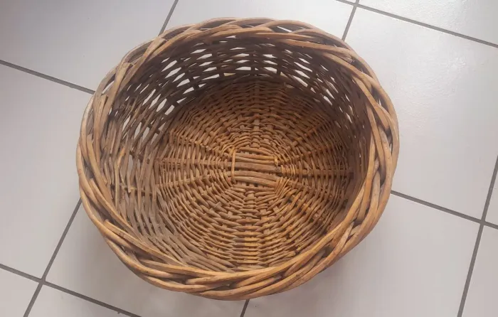 Vende se cesto de cipó 