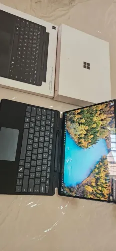 Microsoft Surface Pro 11 X Elite, tela OLED, teclado e caneta Slim Pen 2.