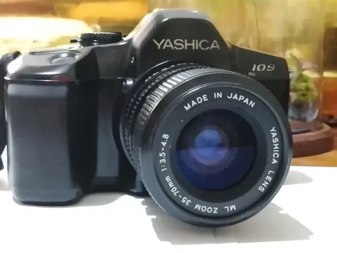 Câmera Analógica YASHICA 109 program com lente YASHICA ML