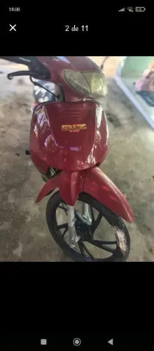 Vendo Honda Biz 100, toda em ordem, partida e pedal, vender rápido. Chama do PV.