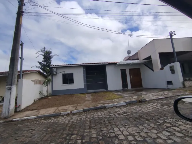 CASA REFORMADA A VENDA-EXCELENTE OPORTUNIDADE