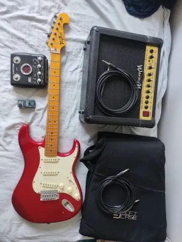 Tagima TG-530 Woodstock, Amp Warm Music Hot Drive HD22, Pedaleira Zoom G2 e Looper Ammoon