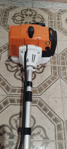 Roçadeira Stihl modelo SF 120 semi-nova 1800