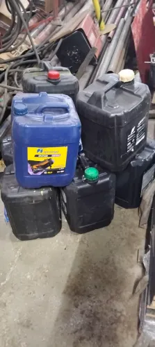 VENDO ESSES GALÃO DE ÓLEO (VAZIO)
