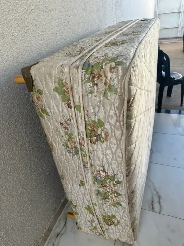 Vende-se Cama de Casal usada