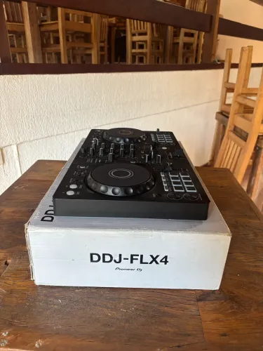 DDJ FLX 4 + caixa original 