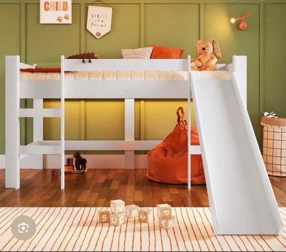 Cama infantil com escorregador