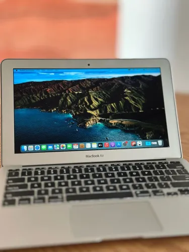 MacBook Air 11 2015 i5 4GB SSD 128GB + Caixa e Carregador