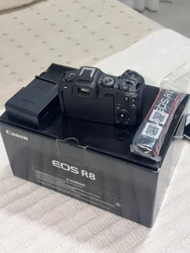 NOVO - CAMERA CANON EOS R8 + LENTE
