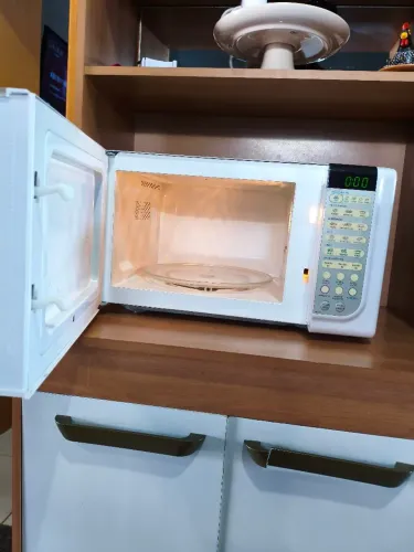 Micro-ondas Electrolux funcionando perfeitamente