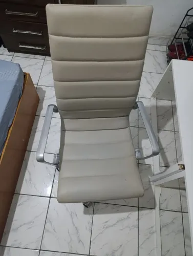 Cadeira de escritório usada