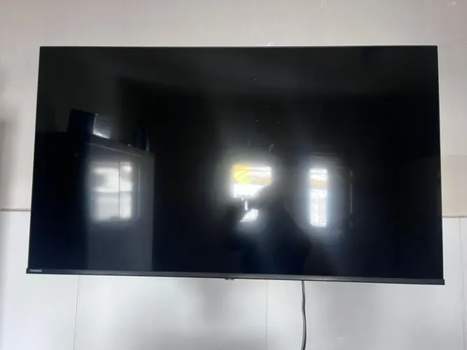 Vendo televisão seminova