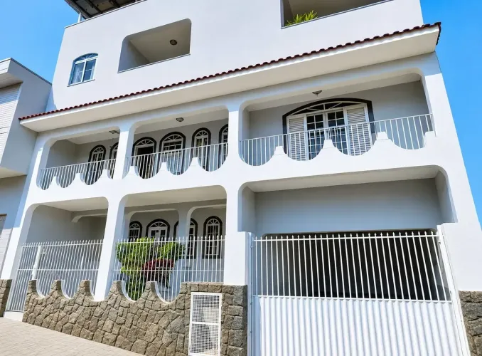 Apartamento com 2 dormitórios para alugar, 80 m² por R$ 2.038,77/mês - Saúde - Pouso Alegr