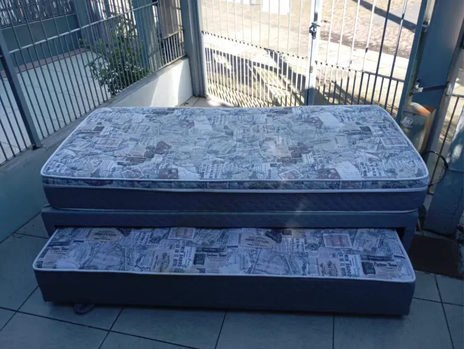 Cama box de solteiro com cama auxiliar