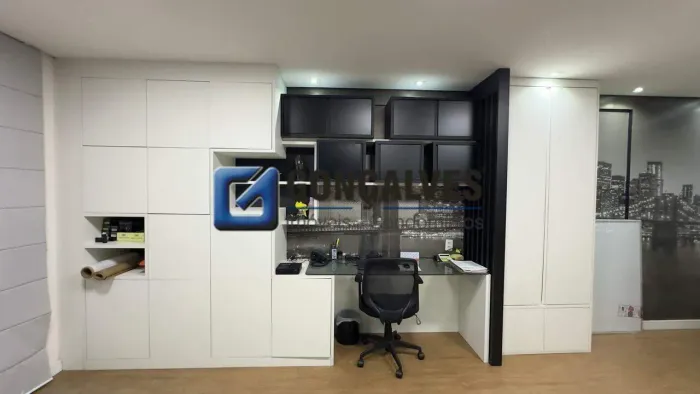 Sala Comercial Frente no Centro de São Bernardo (Shopping Metrópolis) | 32m² + 1 Vaga | Ar