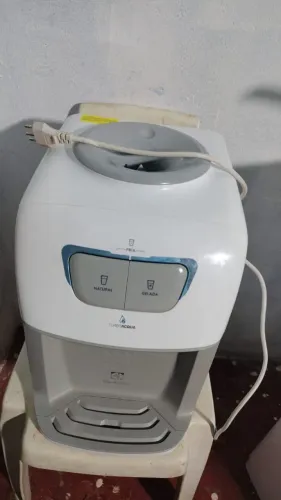 Vende-se um bebedouro