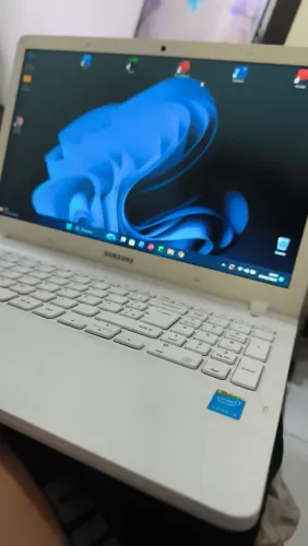 Samsung Book2 Np270e5k - 8Gb de ram, SSD 128Gb, Tela 15'6" Antirreflexo, Alfanumérico