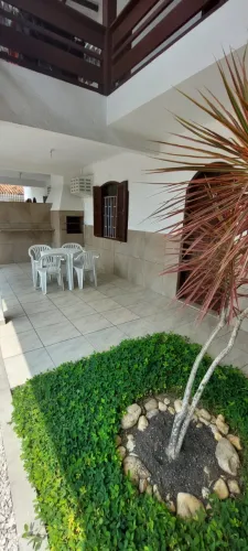 Aluguel Anual - Aptos. 1 e 2 Dorm. Mobiliados a 100 m da praia em Ponta das Canas
