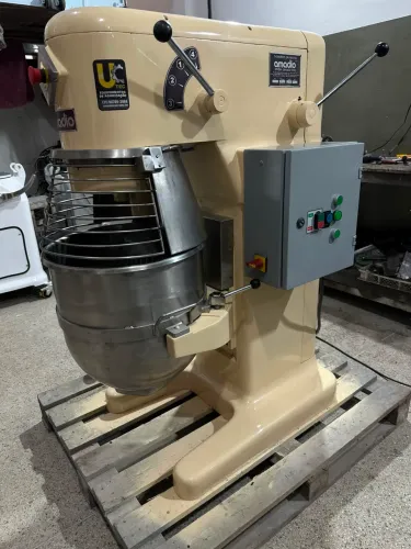 Venda de maquinário industrial de padaria batedeira Amadio 50L