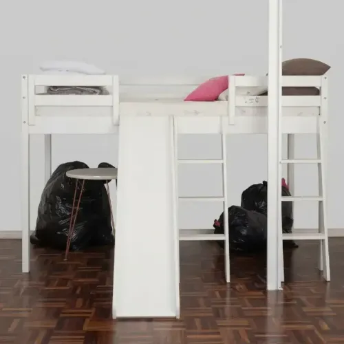 Vendo cama de Criança com escorregador e mais uma cama auxiliar - Beliche