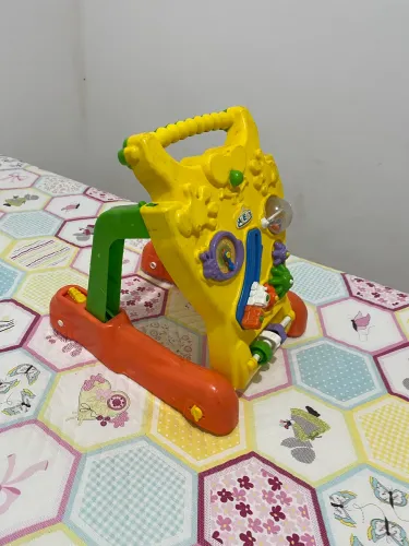 Brinquedo andador tateti