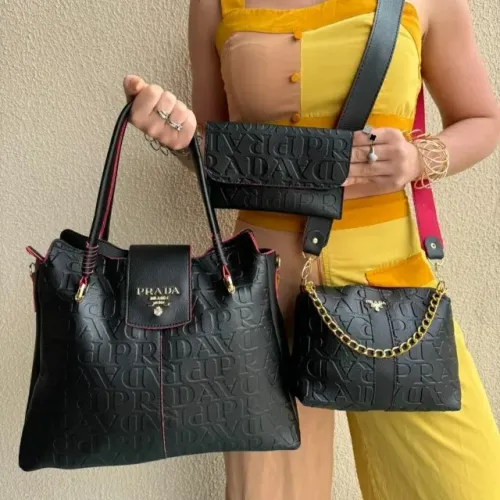 Kit Bolsa Prada Feminina 3 em 1 - Relevo Monograma Preto Red - Alça de Mão e Transversal