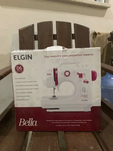Máquina de costura Elgin Bella seminova