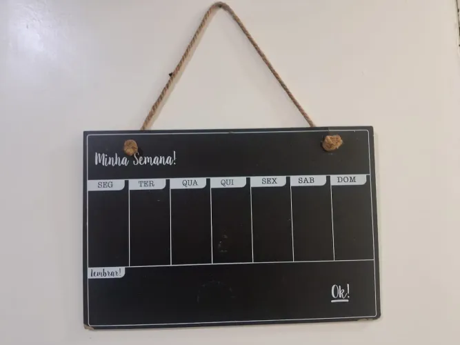 Quadro-lousa planejamento semanal em madeira e cizal p giz ou post it decor funcional 
