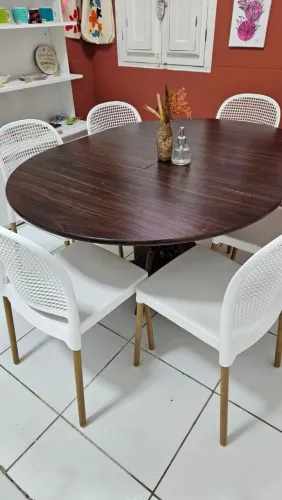 Mesa de jantar redonda extensível