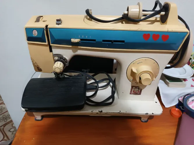 Máquina de Costura Singer