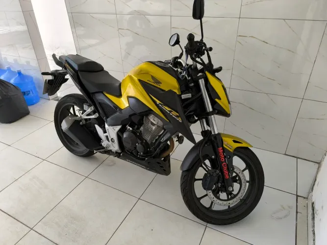 Honda CB300 Twister 2024 - Apenas 3.600 KM