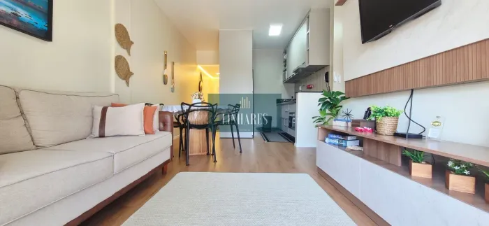 Apartamento 2 dormitórios com suíte, reformado e 100% mobiliado no bairro Ingleses , Flori