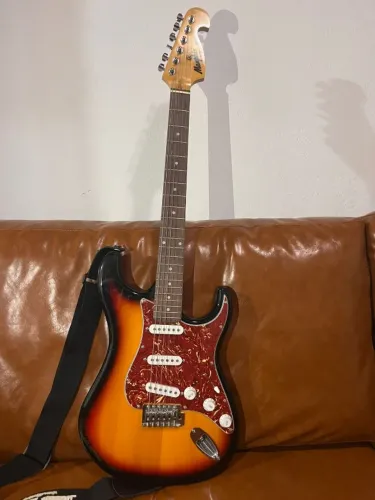 Guitarra Memphis MG-32 Sunburst (Escudo Tortoise) + Alça - Oportunidade!