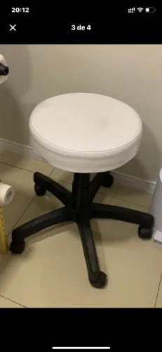 Mocho com rodízios