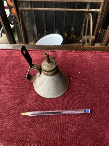 Antiga lâmparina em metal palmatória (ref:190)