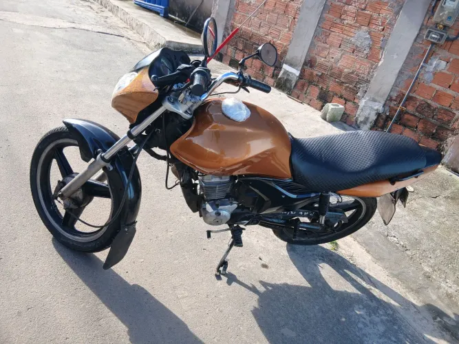Vendo essa titan em excelente estado muito boa para o seu dia a dia