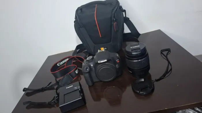 Camera Canon T5 Rebel em ótimas condições de uso.