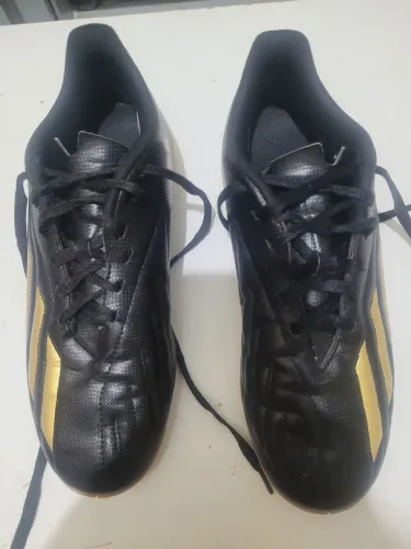 Chuteira de futsal Addidas deportiva