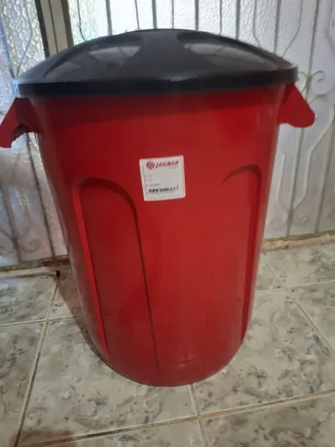 Balde 60 litros ideal para colocar e armazenar água  valor 60