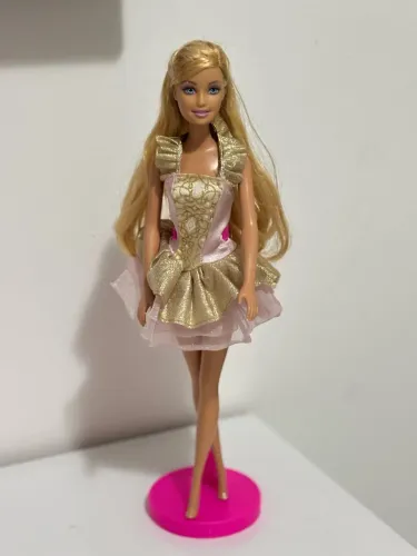 Barbie Annelise filme Princesa e a Pebléia (LER DESCRIÇÃO)