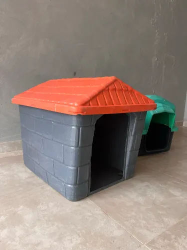 Casinha de Cachorro Plástica Grande - Usada