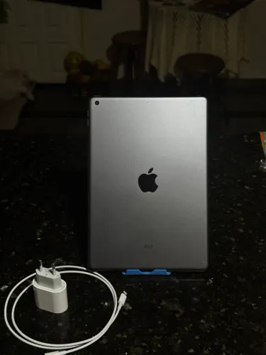 iPad 9ª Geração 64GB Space Gray + Carregador Original