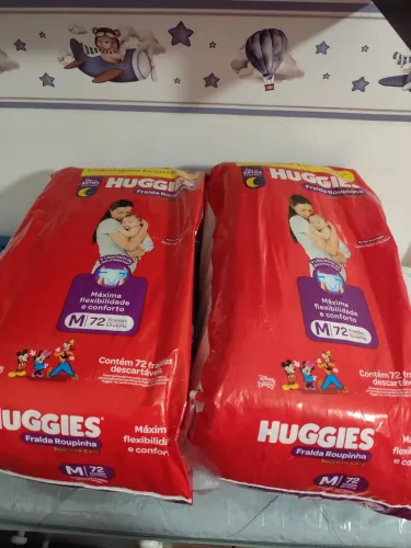 Fralda huggies roupinha supreme care M com 72 unidades