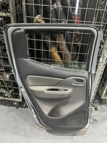 Forro de porta Traseiro  L/E L200 Triton 2018
