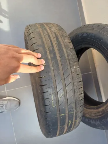 Pneus Goodyear aro 14 em ótimo estado